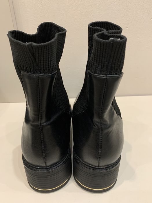 Дамски боти на равна подметка