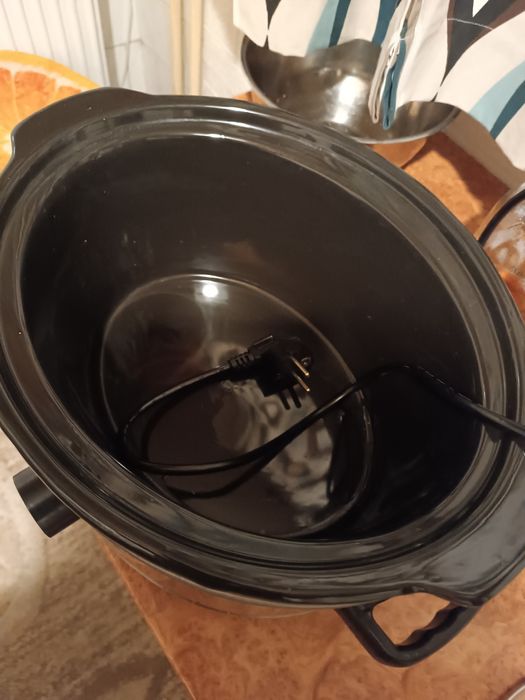 Vând oala slow cooker Silver crest