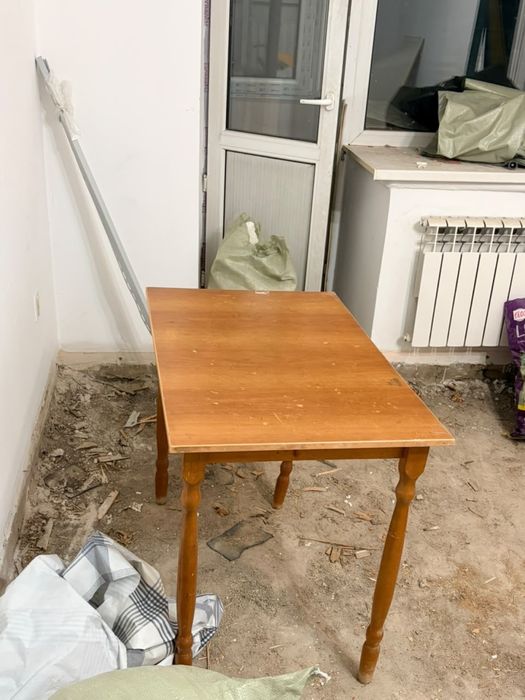 Продам стол обеденный