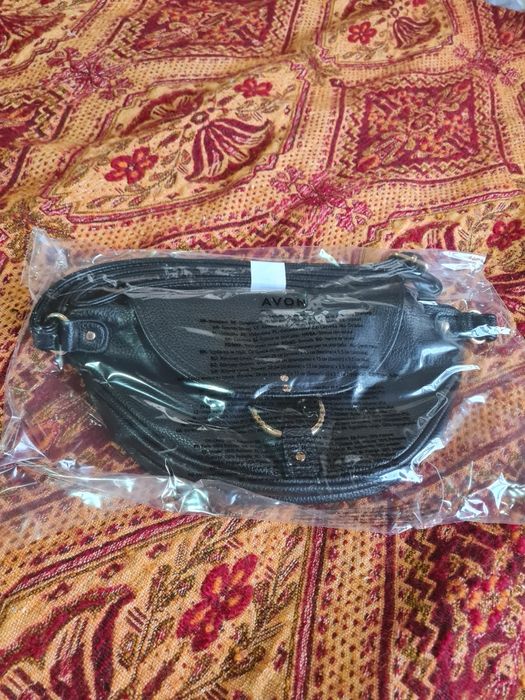 Продавам чисто нова чанта през рамо