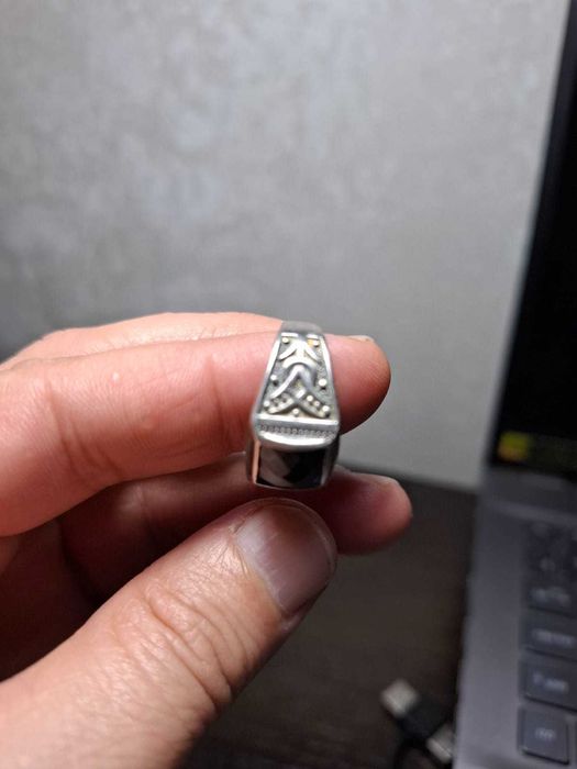 печатка серебряная мужская с камнем