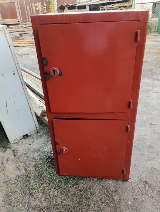 Сейф металический