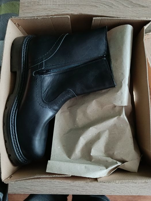 Чисто нови зимни обувки боти