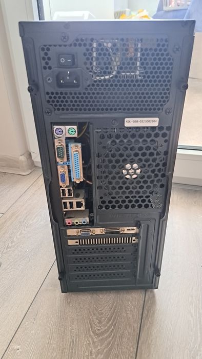 Компютър(без hdd/ssd) + части за компютър