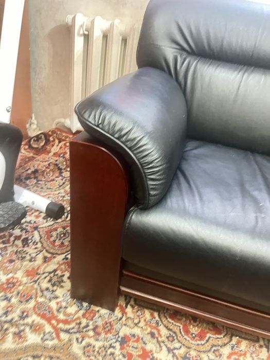 Два кожаных кресла