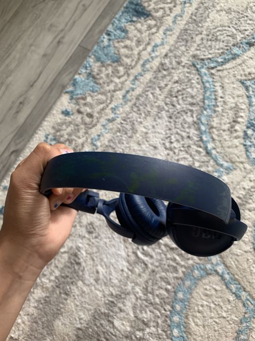 Продам наушники JBL