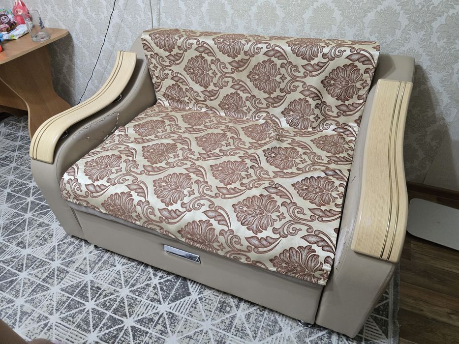 Мини диван. В рабочем состоянии.