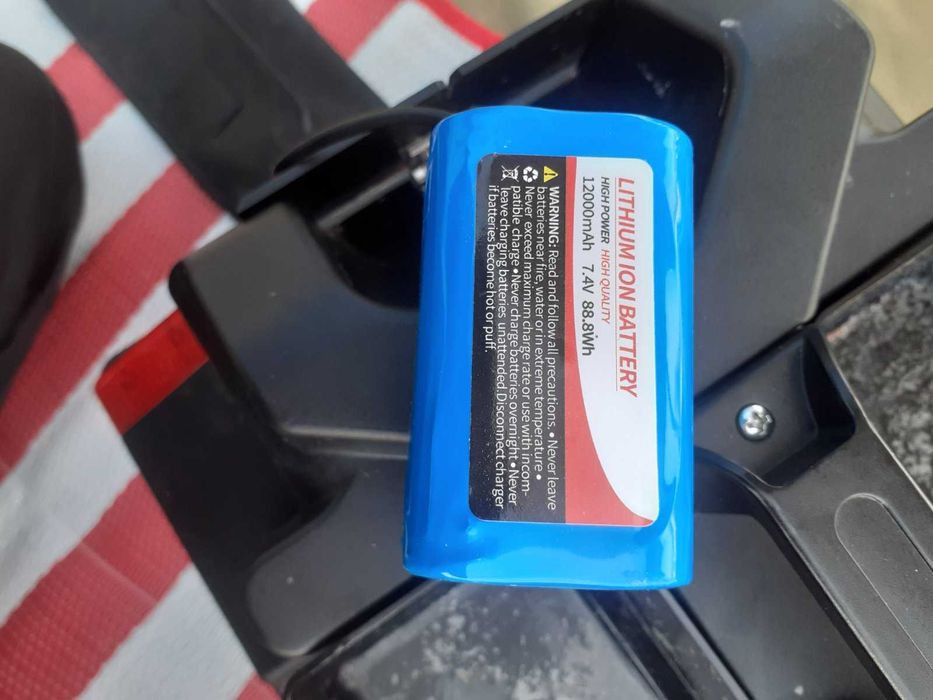 Лодка за захранка V020 Neon GPS 40т.  Гаранция 1г.