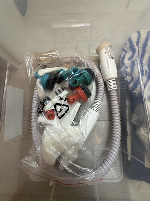 Aspirator vertical Rowenta cu abur si accesorii