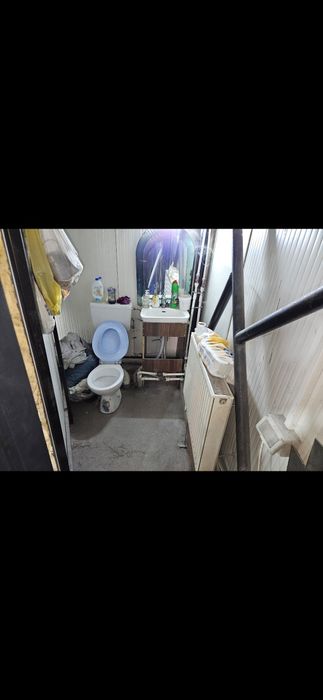 Închiriez garaj  zona Carrefour Colentina