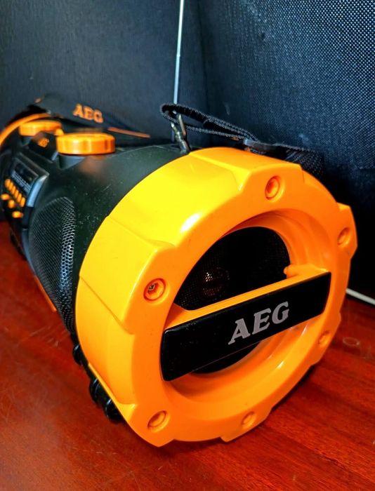 Boombox AEG, detalii pe fotografii