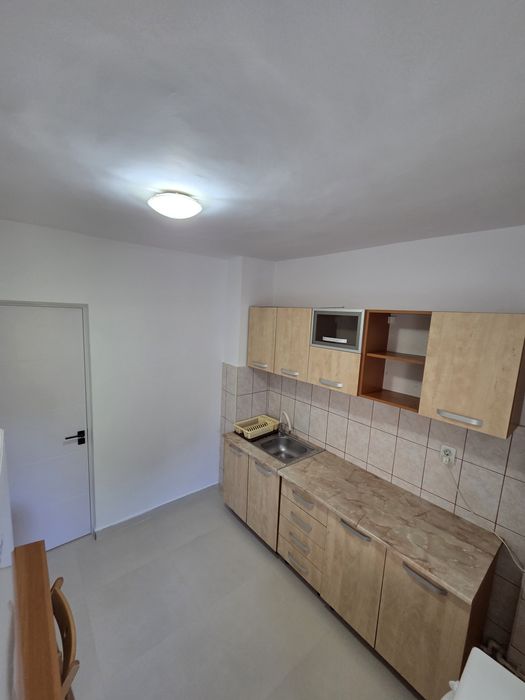 Închiriez apartament 2 cam