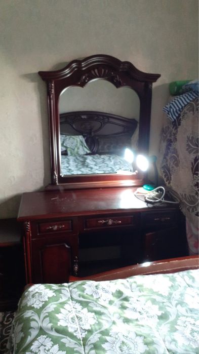 Продам спальный гарнитур