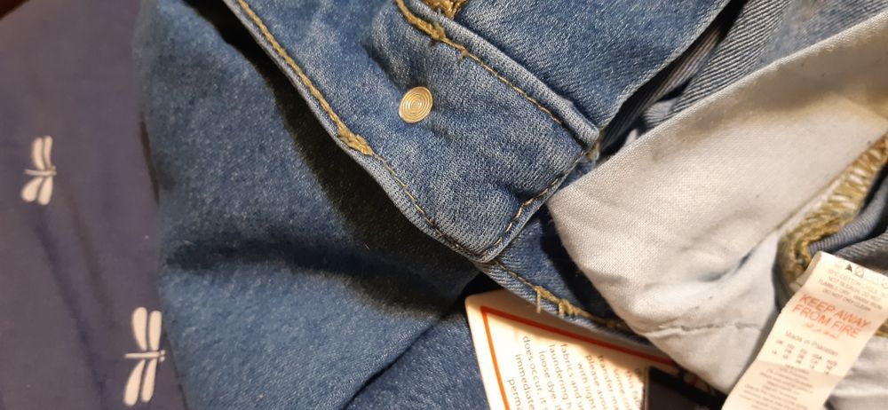 Blugi Boohoo Flare Evazati Rupti Marime 18 / 46 NOI cu Eticheta Talie Inalta