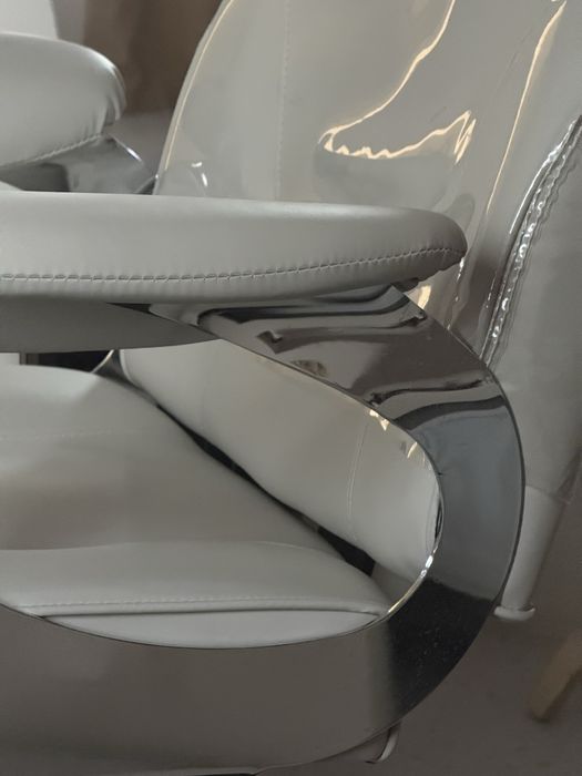 Парикмахерское кресло