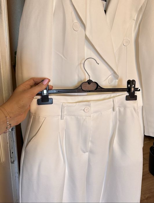 Дамски костюм в бяло Л/ХЛ овърсайз