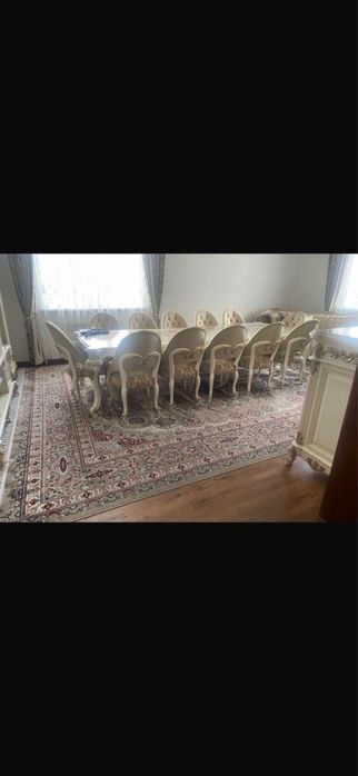 Диван стол и стулья