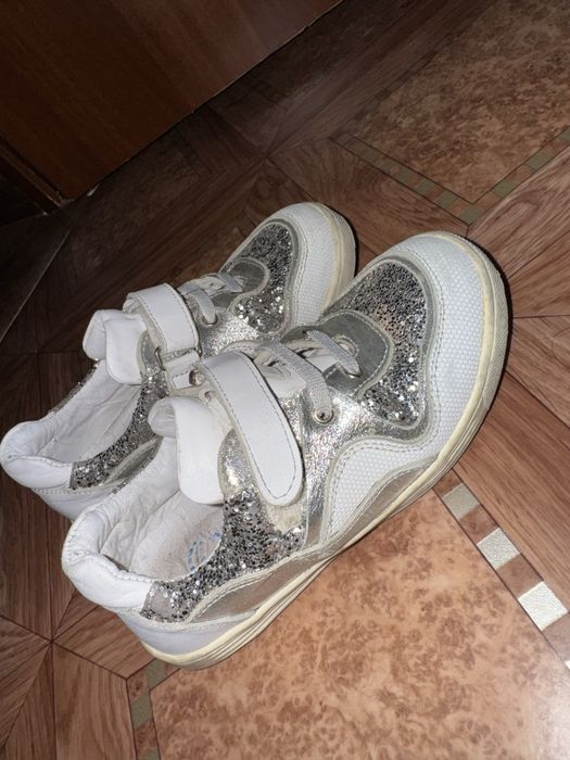 Кроссовки для девочек