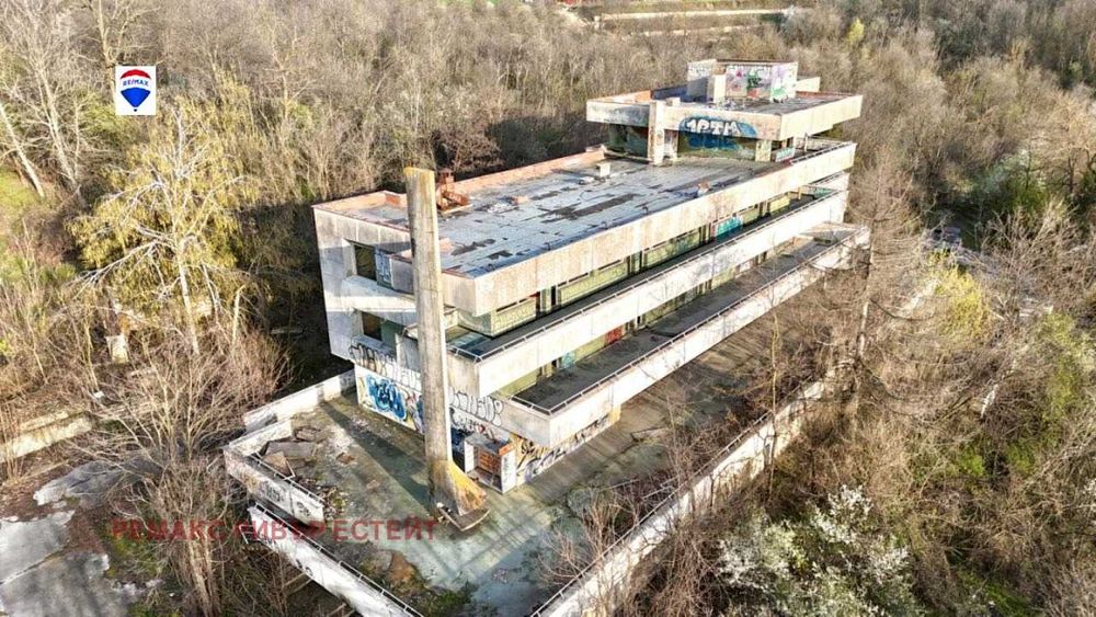 Продава се Хотел в Русе, Долапите - 2317 кв.м за 145 €/кв.м - Снимка #2