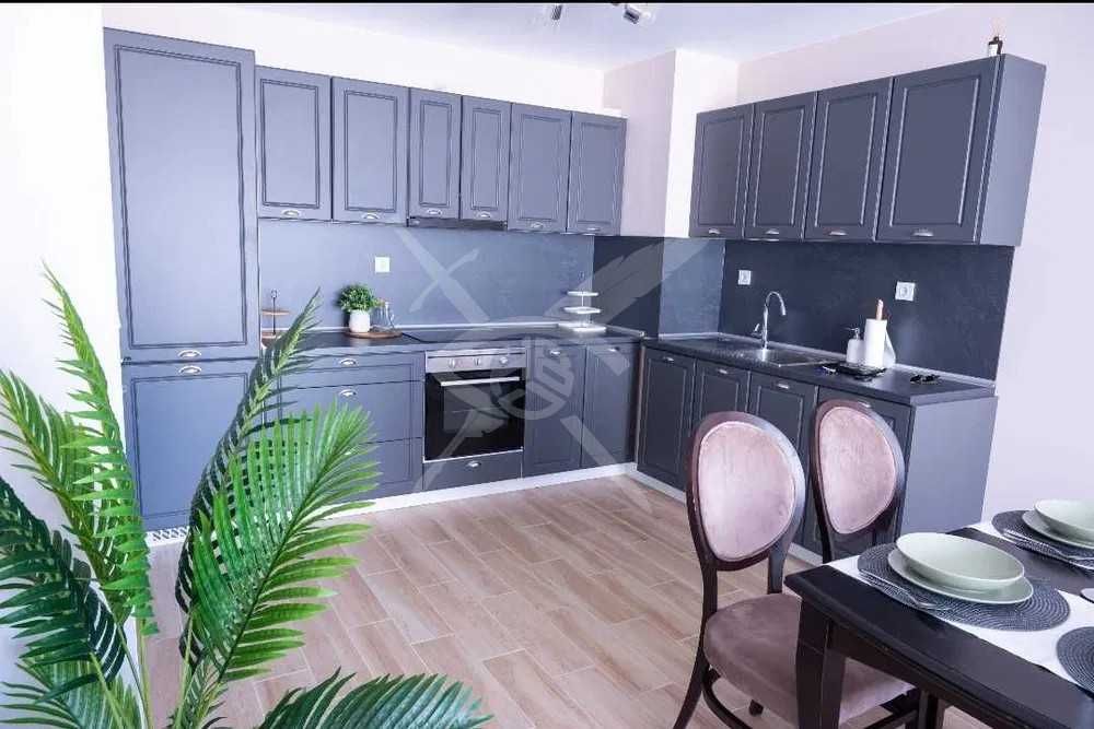 Страхотен тристаен апартамент в Христо Смирненски!