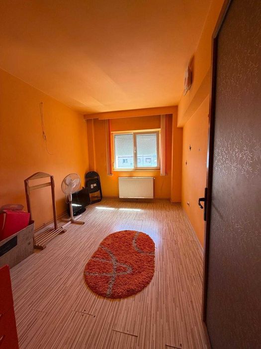 Apartament 3 camere decomandat, 70 mp, Buhusi – Central, zona linistita, mobilat