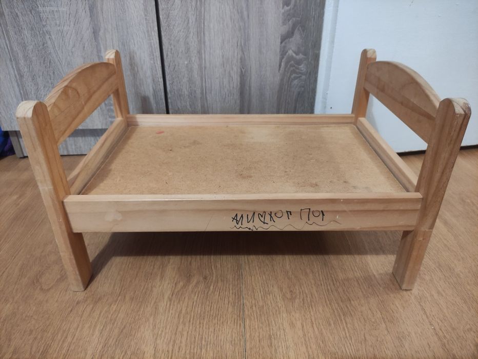 Дървено легло за кукли