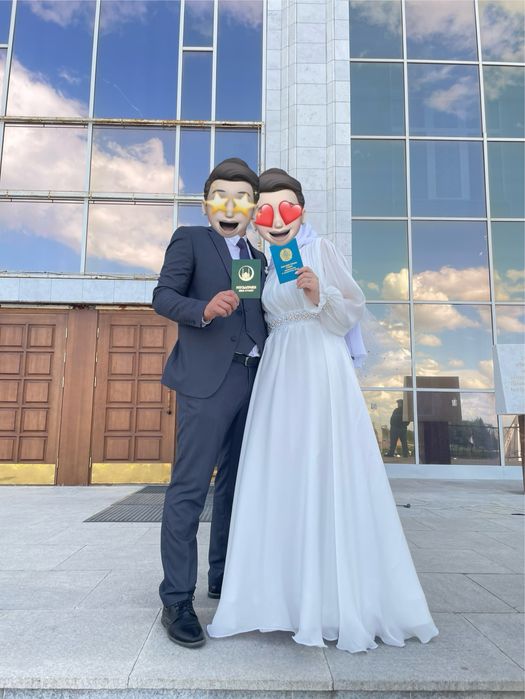 Продам красивое свадебное платье ручной работы