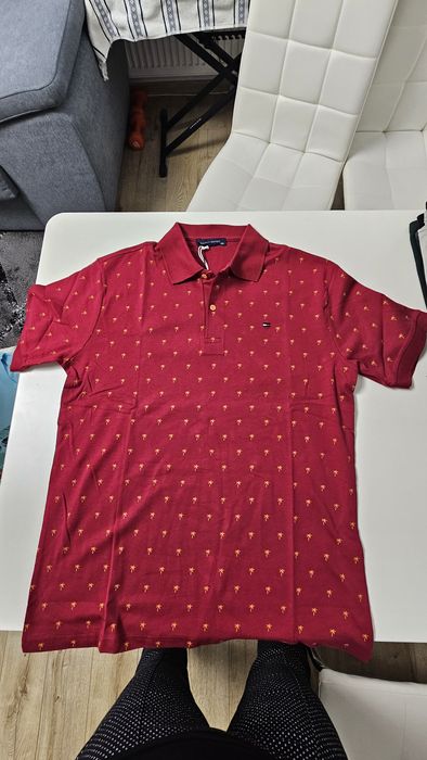 Tricouri de bărbați diferite mărimi și culori