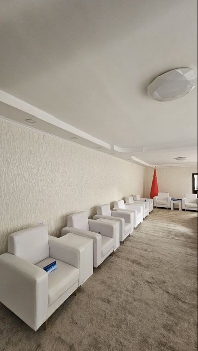 Prakat oq divan kreslo для корпоративных встреч и мероприятий