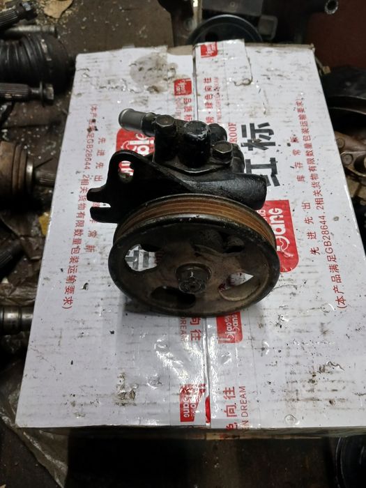 Гур насос Нисан 1,6