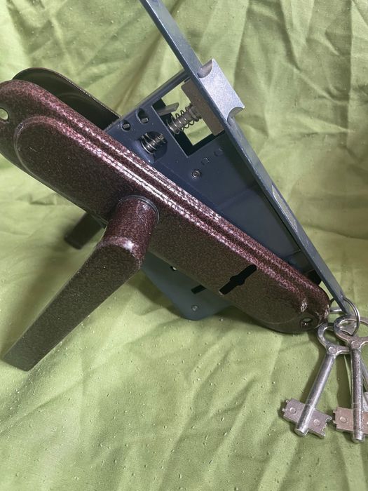 Yale de diferite tipuri