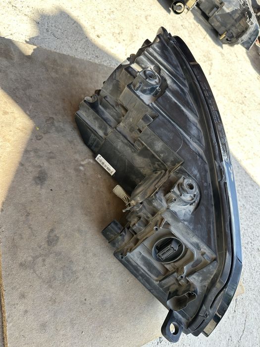 Vw Touran II ляв фар ксенон 13г