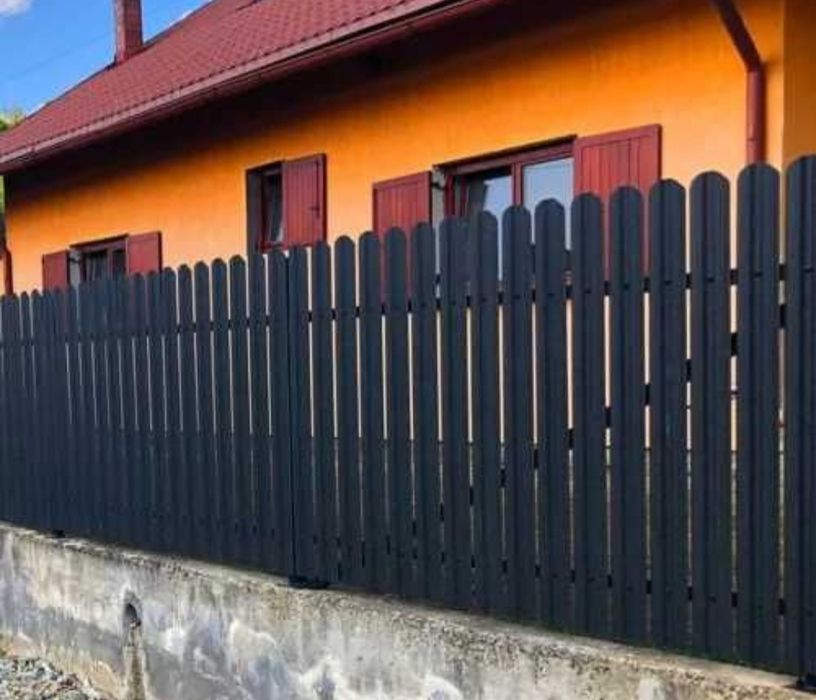 Garduri din șipcă metalică