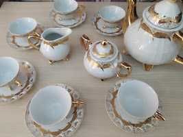 Чайный сервиз из фарфора с золотистым декором