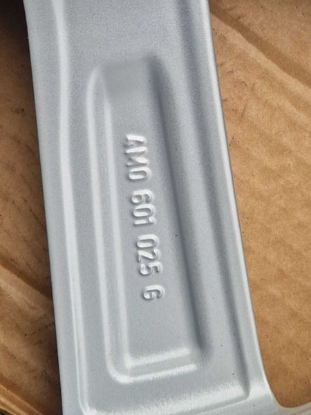 Audi Q7 R20
4M0 601 025 G
4 броя оригинални джанти