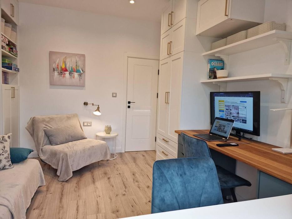 Дава се под наем Тристаен апартамент в Бургас, Център - 88 кв.м за 1785 € - Снимка #2