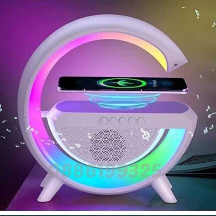 Смарт LED лампа-зарядно с високоговорител и радио