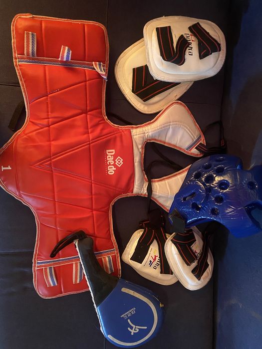 Набор таэквандо.отдам все за 10000