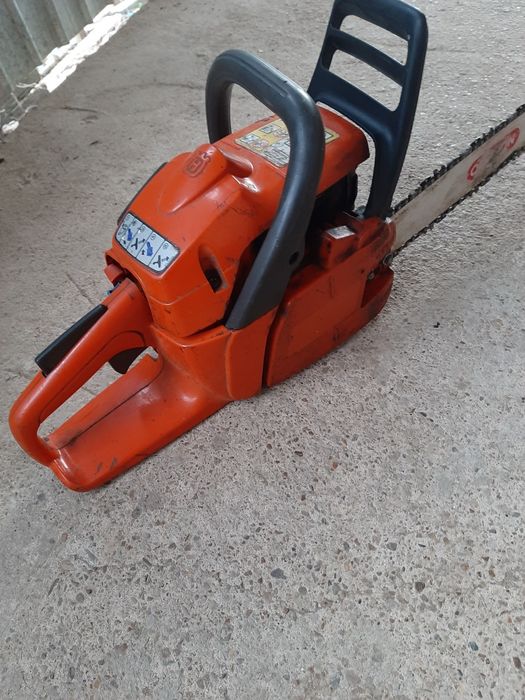 Vând drujba husqvana 236