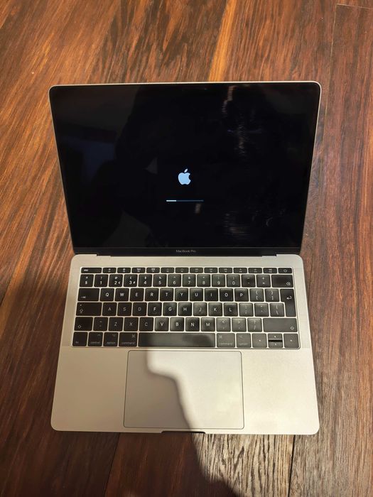 MacBook Pro A1708 отличен