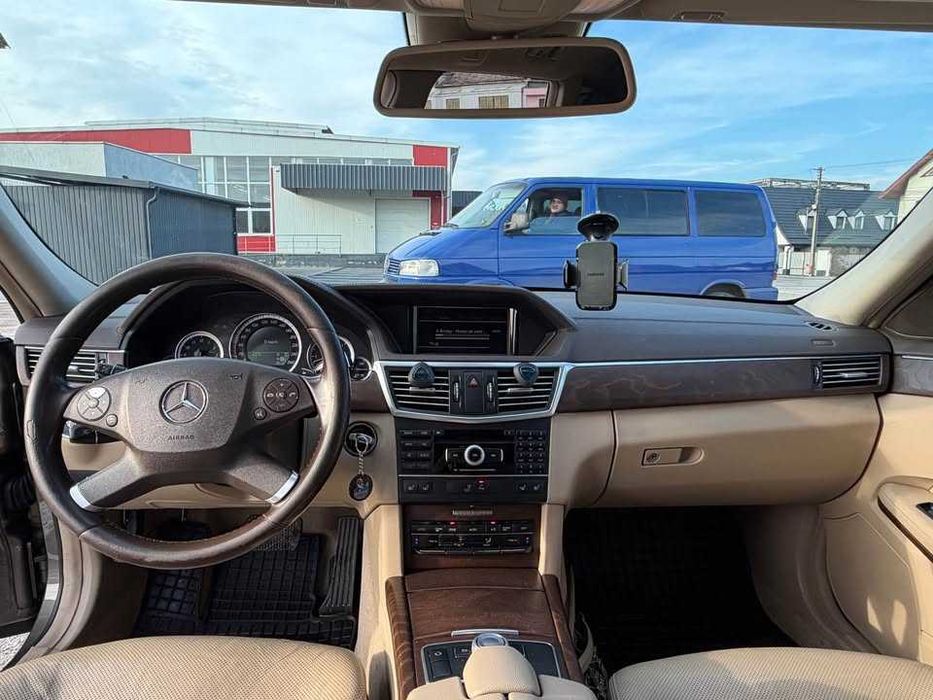 Mercedes E300 blue efficency