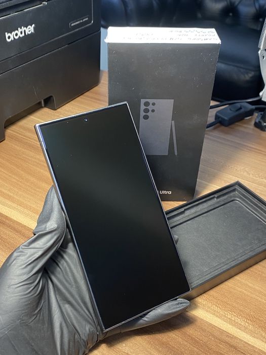 Samsung Galaxy S24 Ultra • 256 GB • Titanium Black