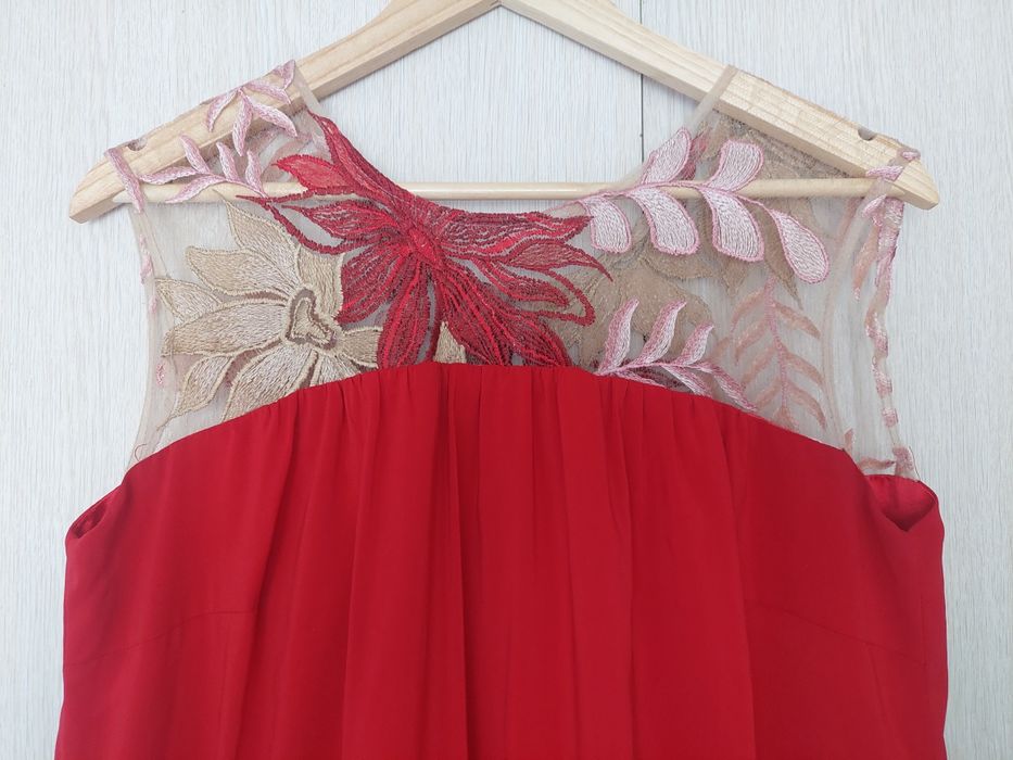Rochie eleganta Moze rosie cu broderie florala marimea 46 purtata o singura data