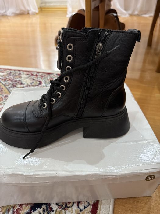 Продам ботинки новые