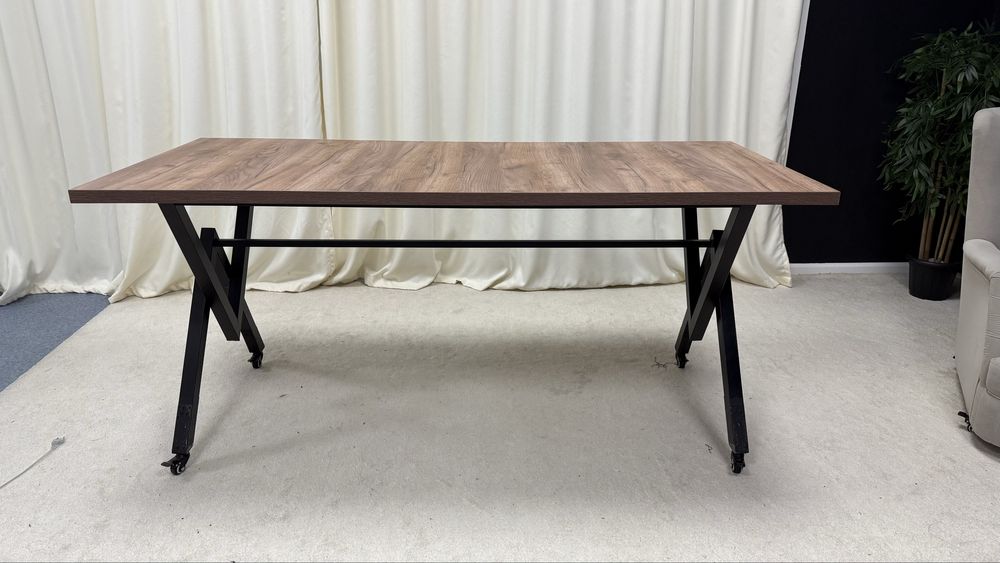 Продаю стол     .