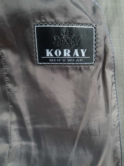Продам костюм 48 размера