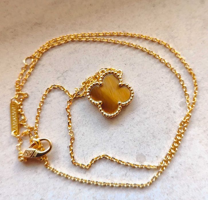 Колие с детелина на Van Cleef & Arpels с камъка тигрово око