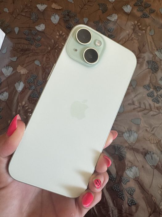 iPhone 15 Green / Айфон 15 зелен