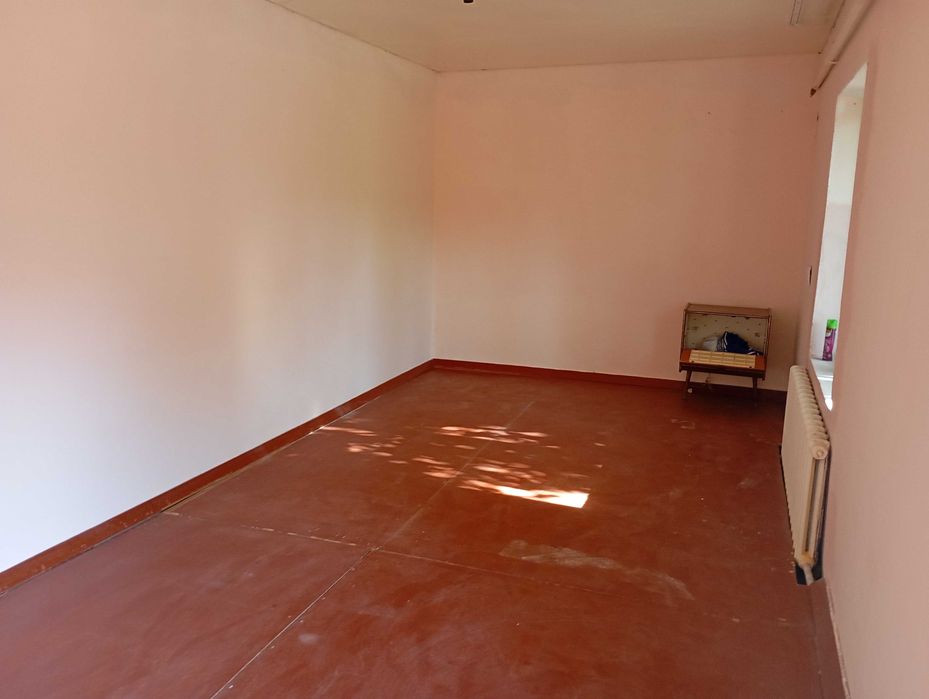 Barcha qulayliklarga ega Toshkent viloyati Oʻrta Chirchiq uy sotiladi