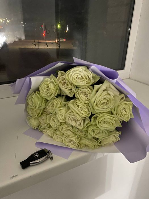 Отдам 51 розу белую